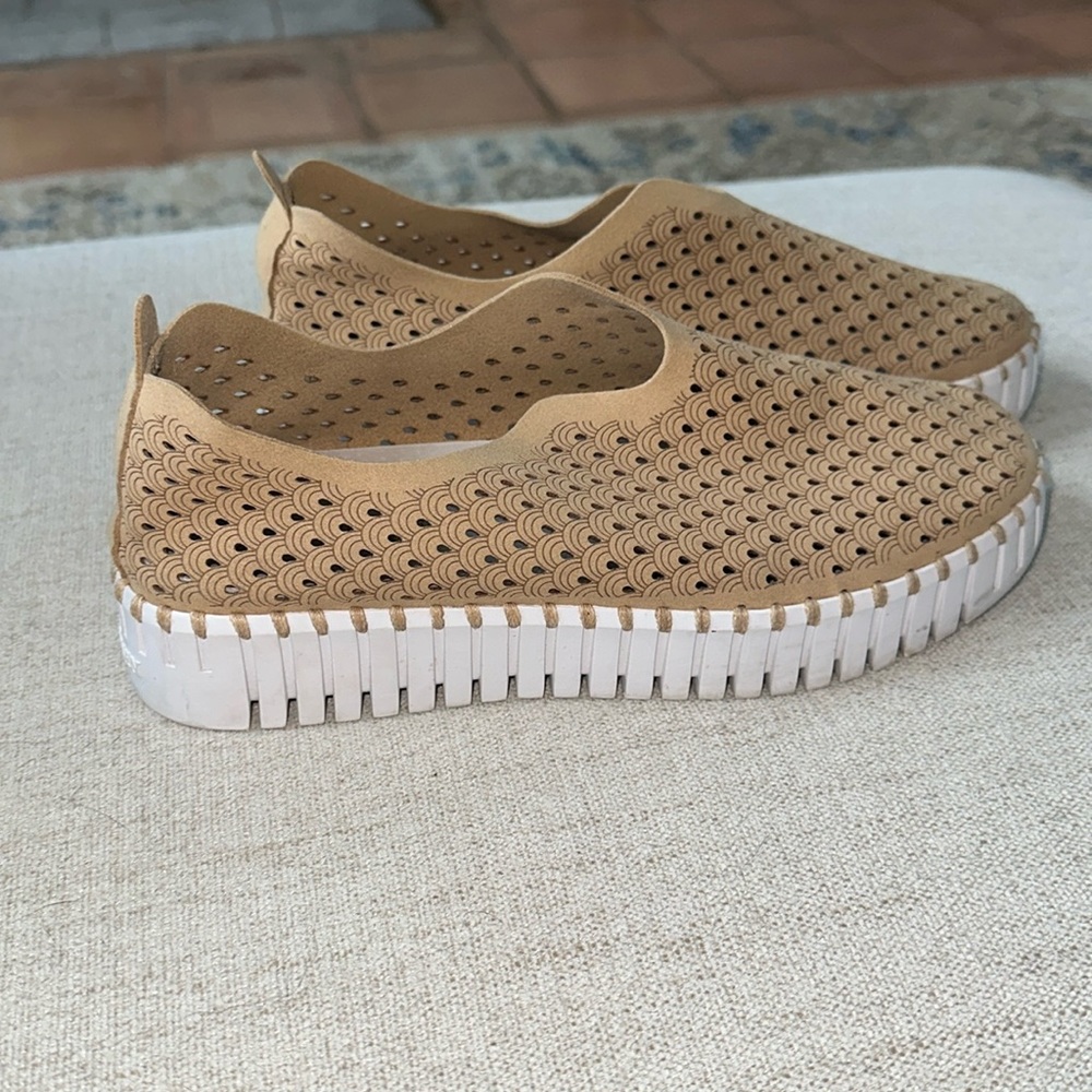 Ilsa Jacobsen Tulip sneaker in Latte. Worn twice.